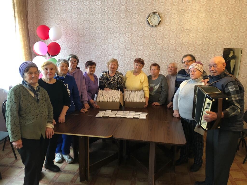 Серебряные волонтеры в х.Кавалерский изготовили 100 наборов сухого армейского душа