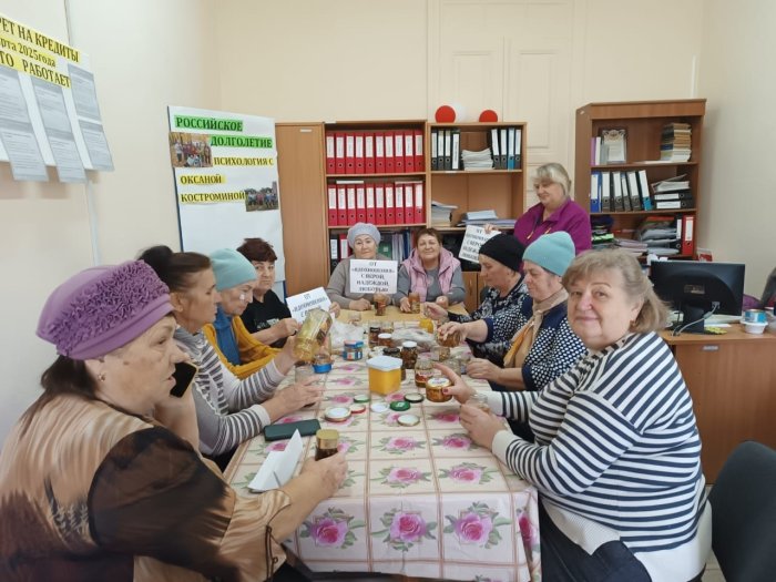 Участницы клуба " Вдохновение " продолжают участие в акции «#СвоихНеБросаем»