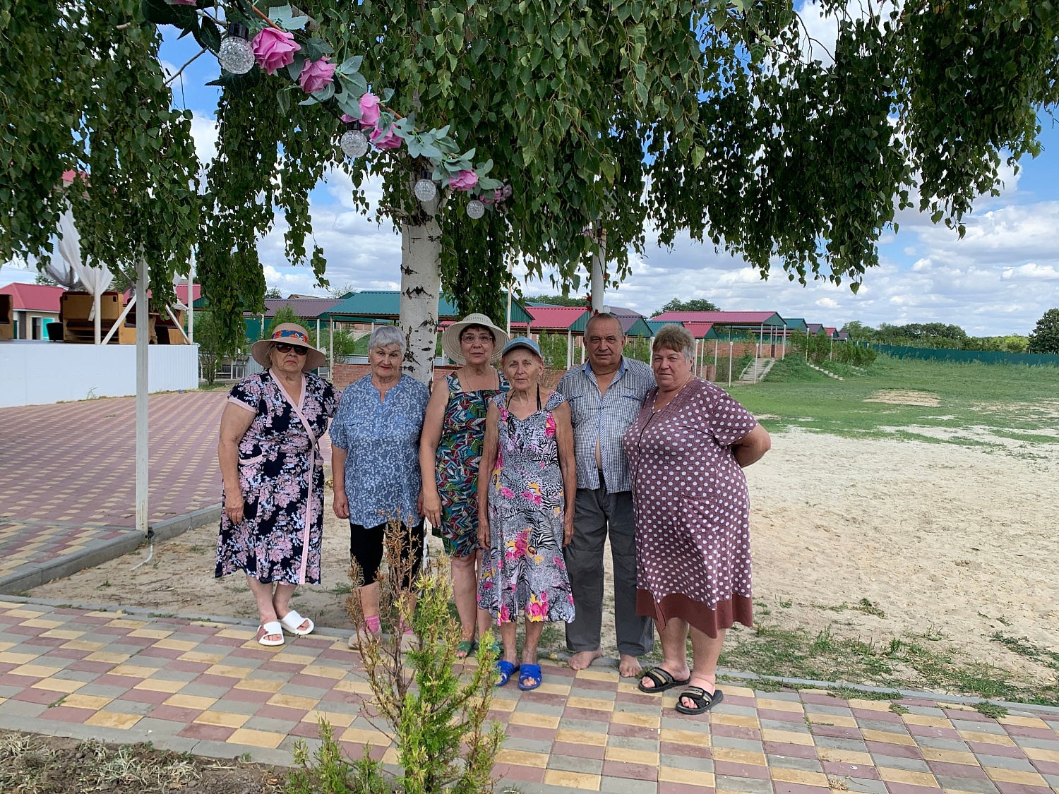 Клуб "Золотая пора" посетили пляж "Московский"