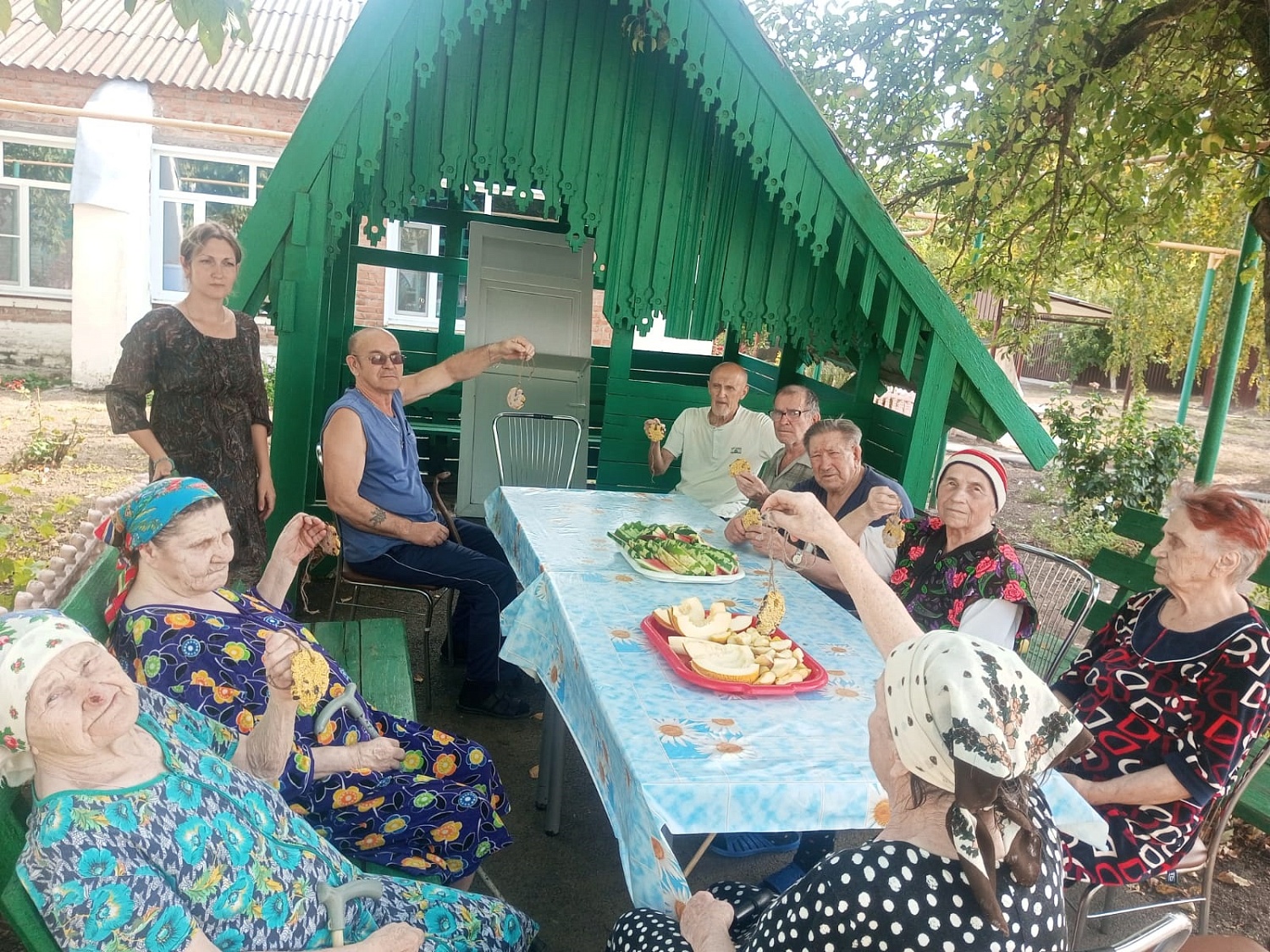 В СРО№2  прошла акция " Ты  пернатым помоги-им кормушку  смастери»